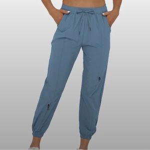 Halara In My Feels Mid Rise Drawstring Side Pocket Joggers size small